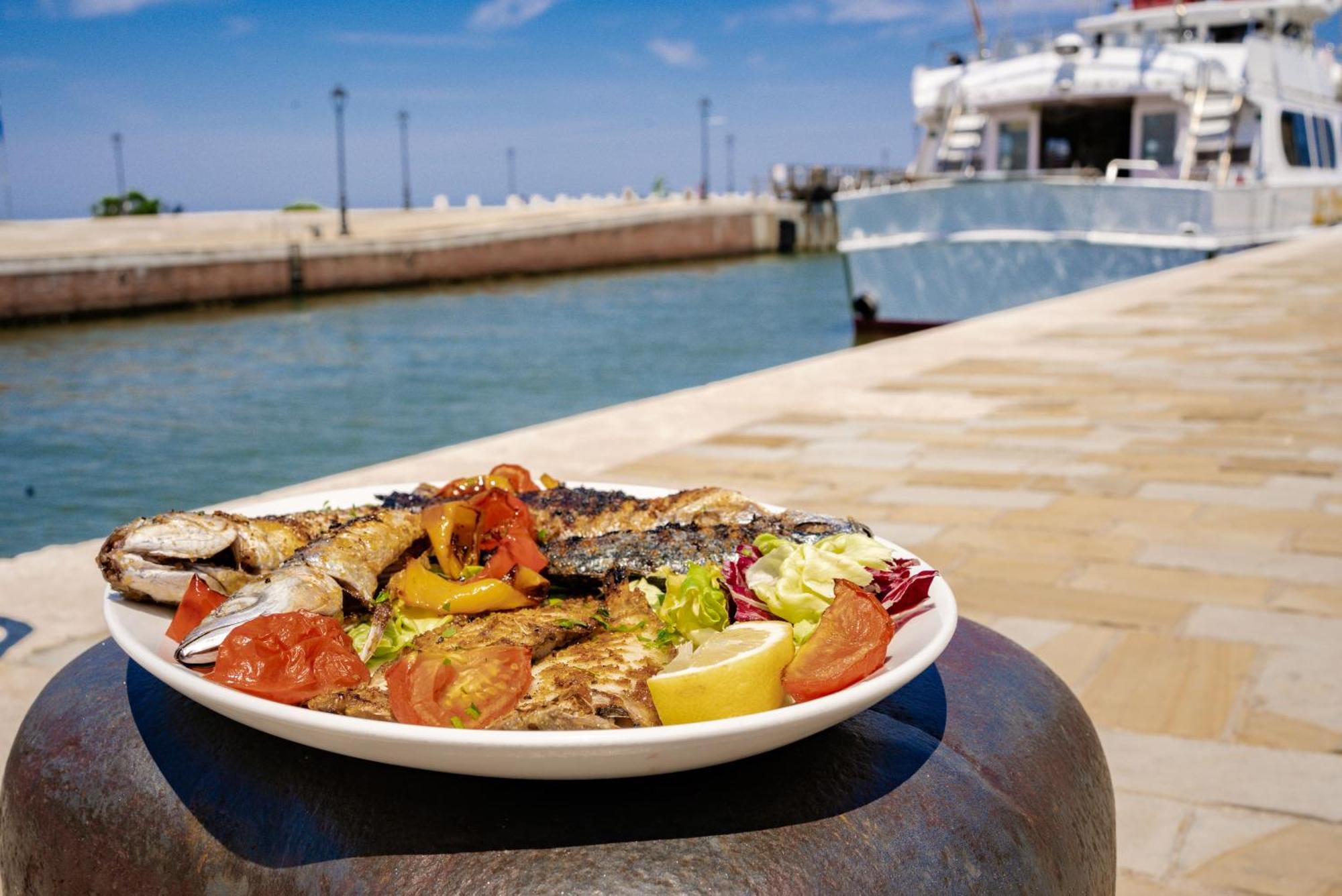 Miramare Hotel Ristorante Convegni تْشيزيناتيكو المظهر الخارجي الصورة